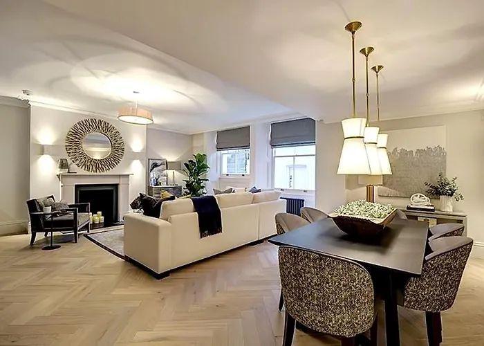 Stunning-Hyde Park- 2Bed-2Bath Luxury Single Level